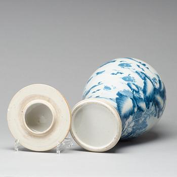 A blue and white porcelain jar with cover, Qing dynasty, Qianlong (1736-95).