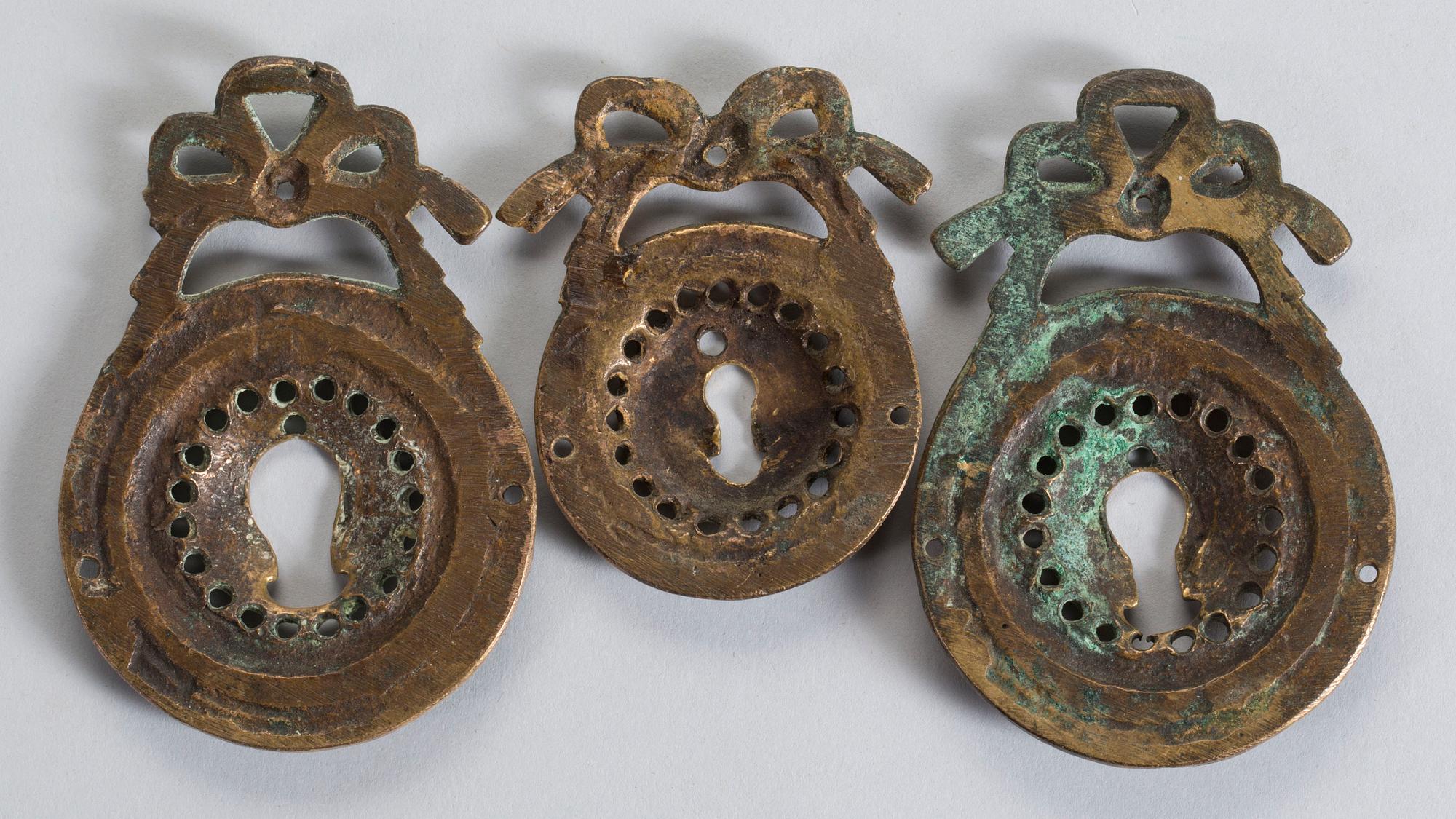 BESLAG, 3 st, gustavianska, 1700/1800-tal.