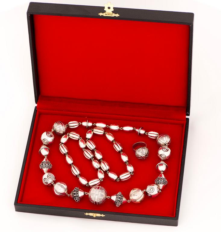 A 'HALIKON KÄÄTY' JEWELLERY SET, necklace, two bracelets and ring, silver. Kalevala Koru 1972-83.