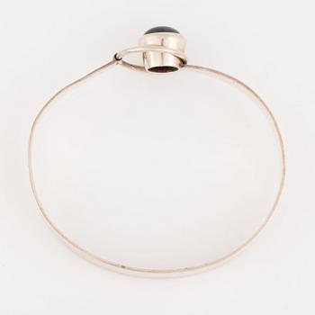 Silver bangle and ring with labradorite.