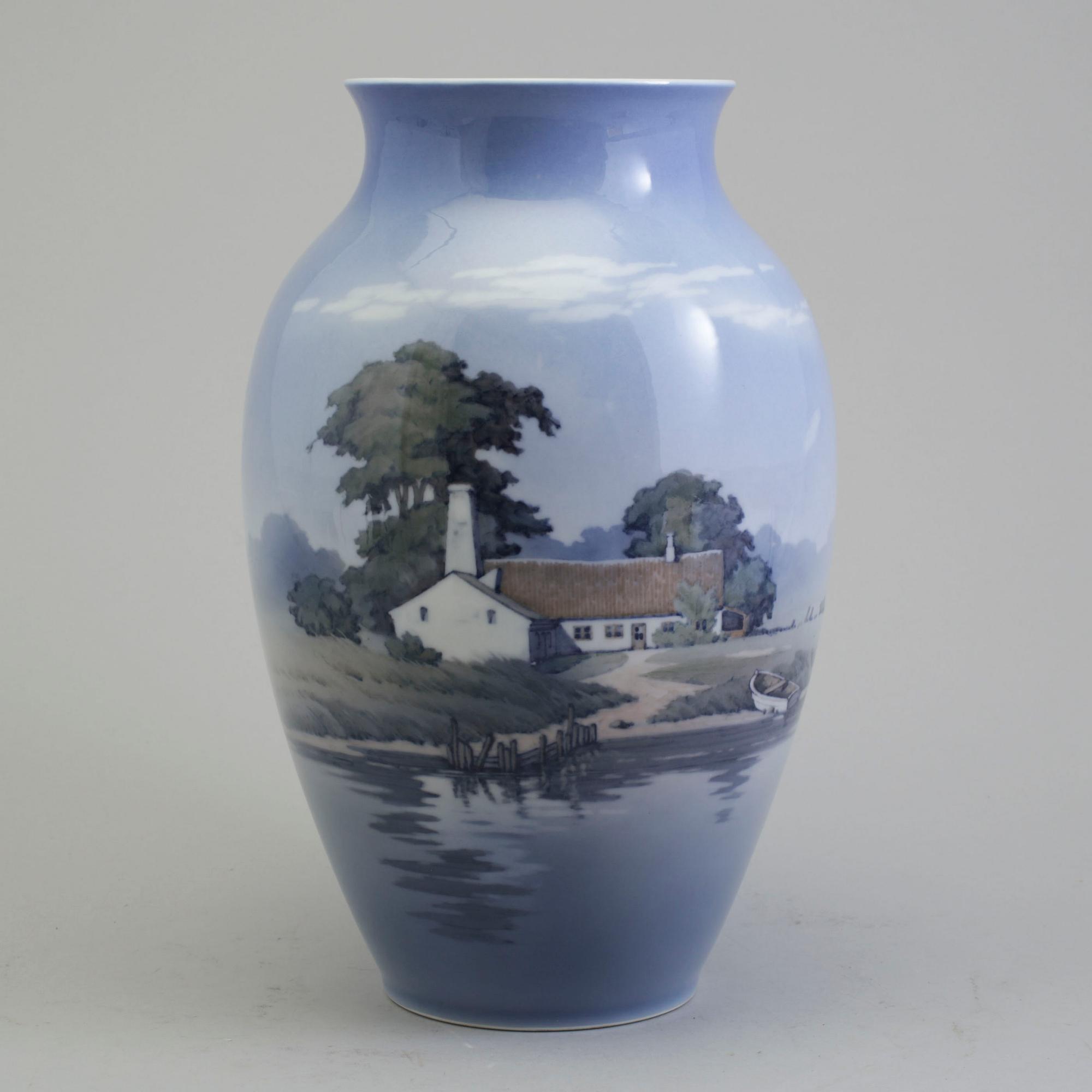 ROYAL COPENHAGEN, vase, porcelain, Denmark, mid 1900's.