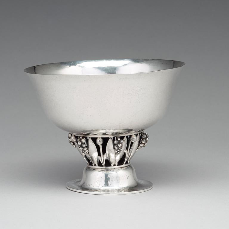 Georg Jensen, a 830/1000 silver bowl, Copenhagen 1920, design nr 197.