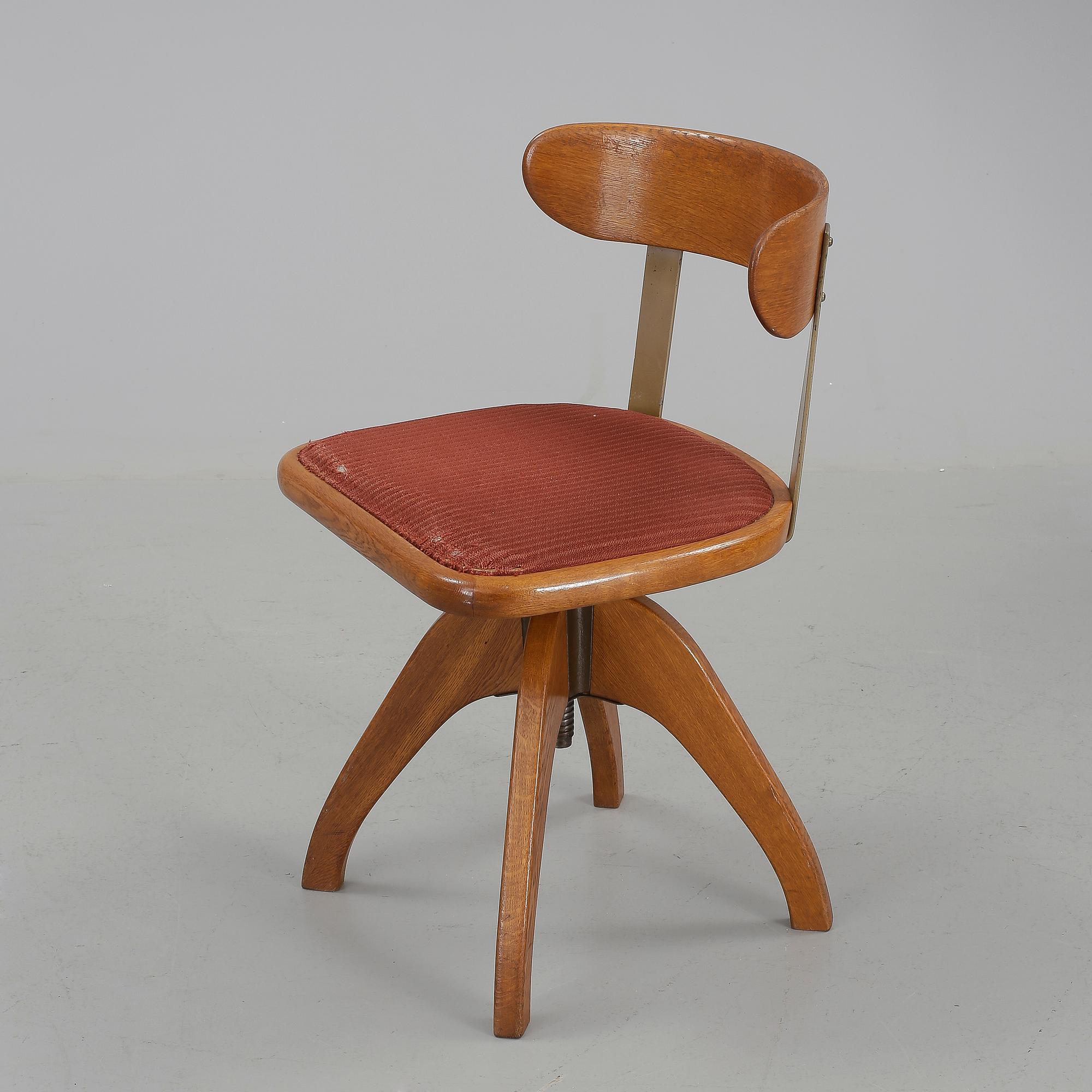 KONTORSSTOL, omkring 1900-talets mitt.