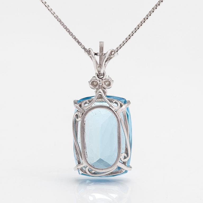 Halsband, 18K vitguld, akvamarin ca 13.27 ct och diamanter ca 0.12 ct totalt. Med certifikat.