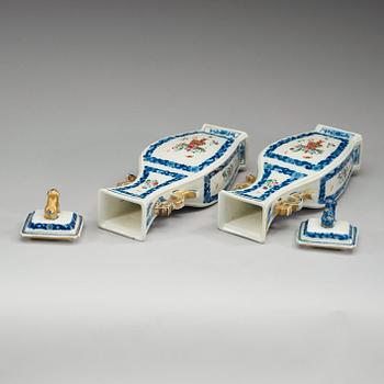 VASER med LOCK, ett par, kompaniporslin. Qing dynastin, Qianlong (1736-95).
