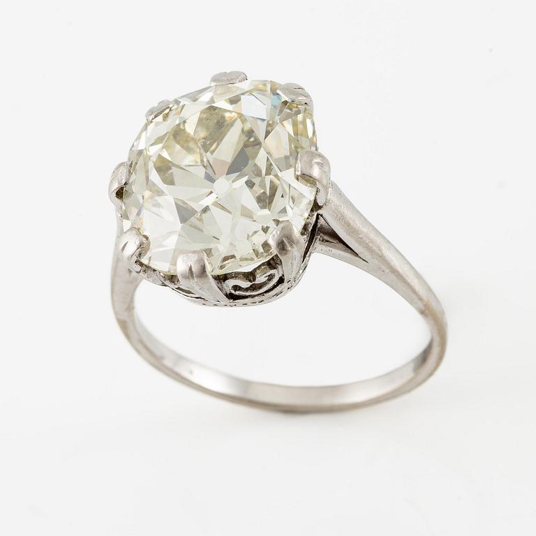 An 18K white gold ring set with a cushion-shaped old-cut diamond.
