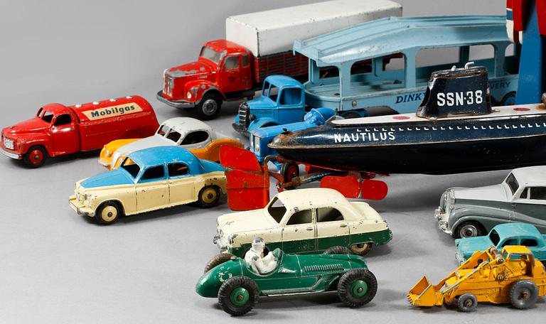 PARTI LEKSAKER, bl a metall, mestadels Dinky Toys, 1900-talets andra hälft.