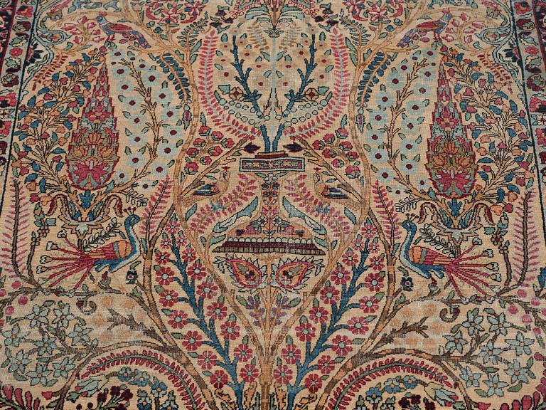 A rug, semi-antique Kerman Laver, ca 221,5 x 142 cm.