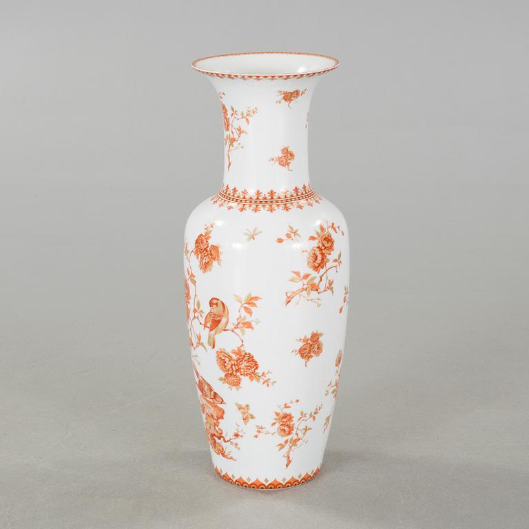 A porcelain floor vase from Kaiser in Germany, second half of the 20th century.