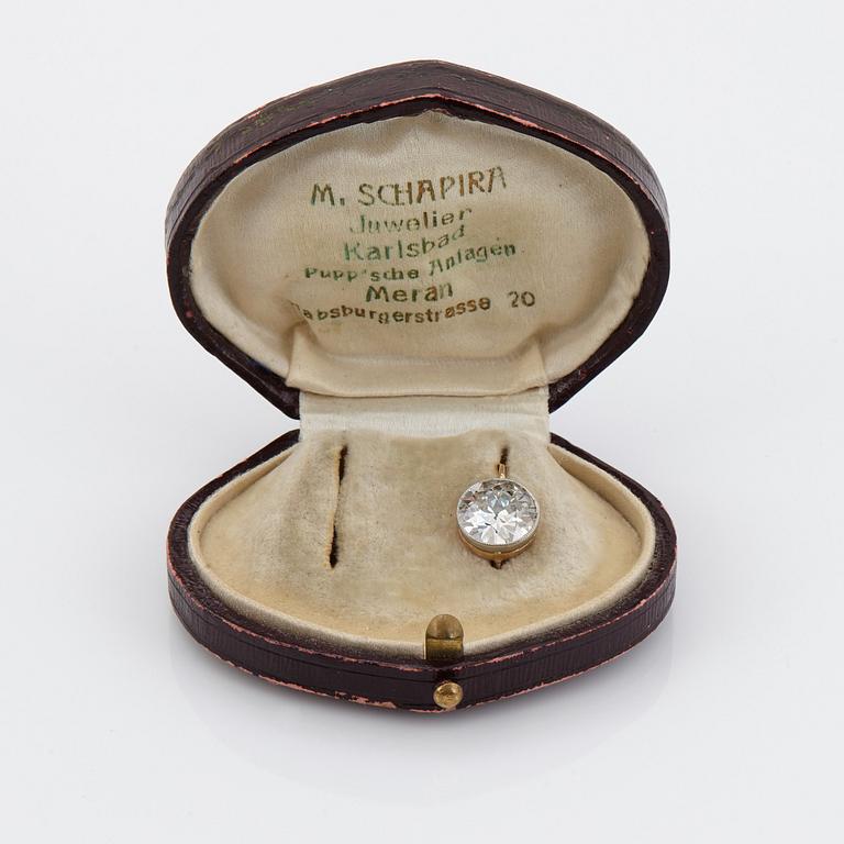 An earring in 14K gold and platinum set with an old-cut diamond ca 2.50 cts qulity ca I/J si.