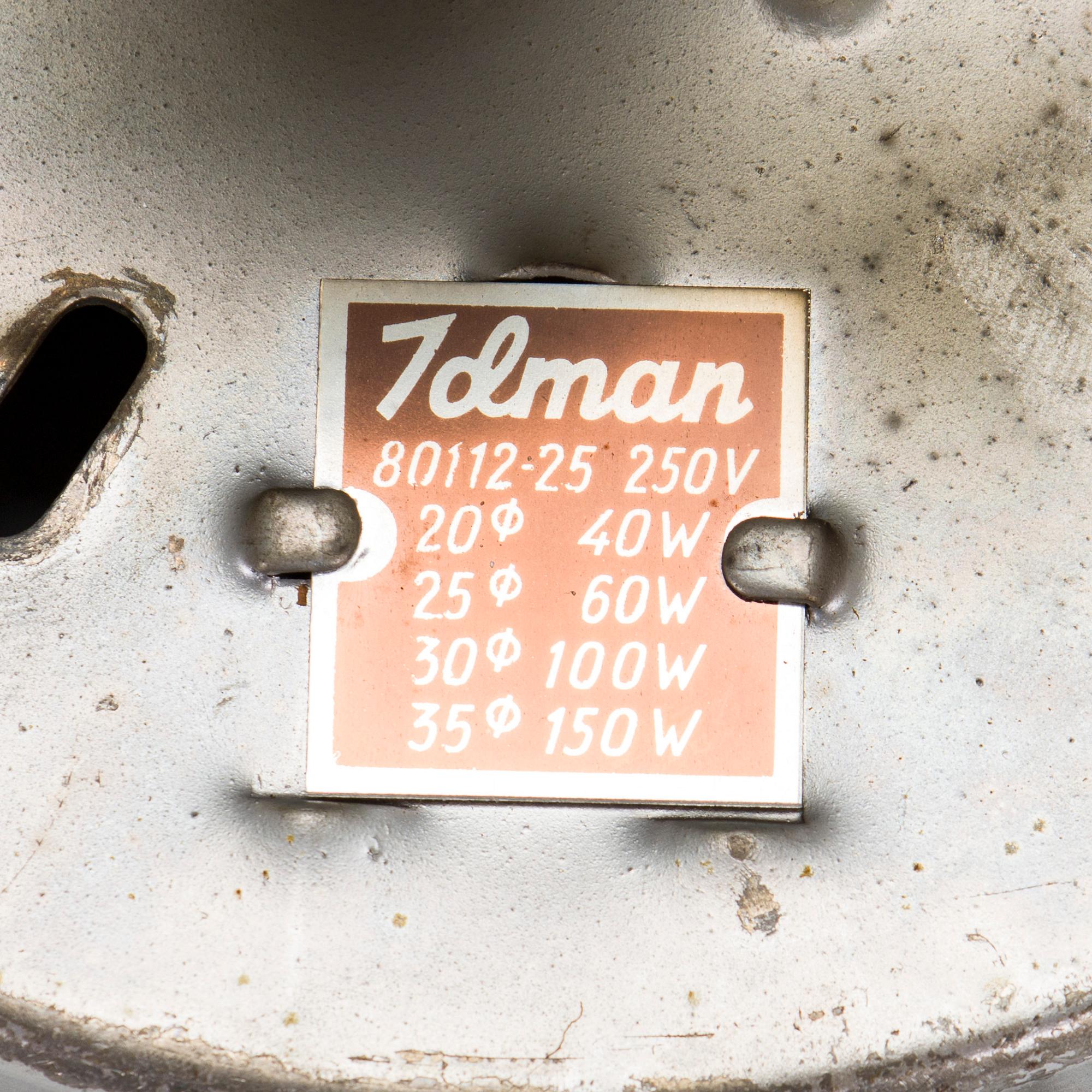 Paavo Tynell,  taklampor, ett par, 80112, Idman 1900-talets hälft.