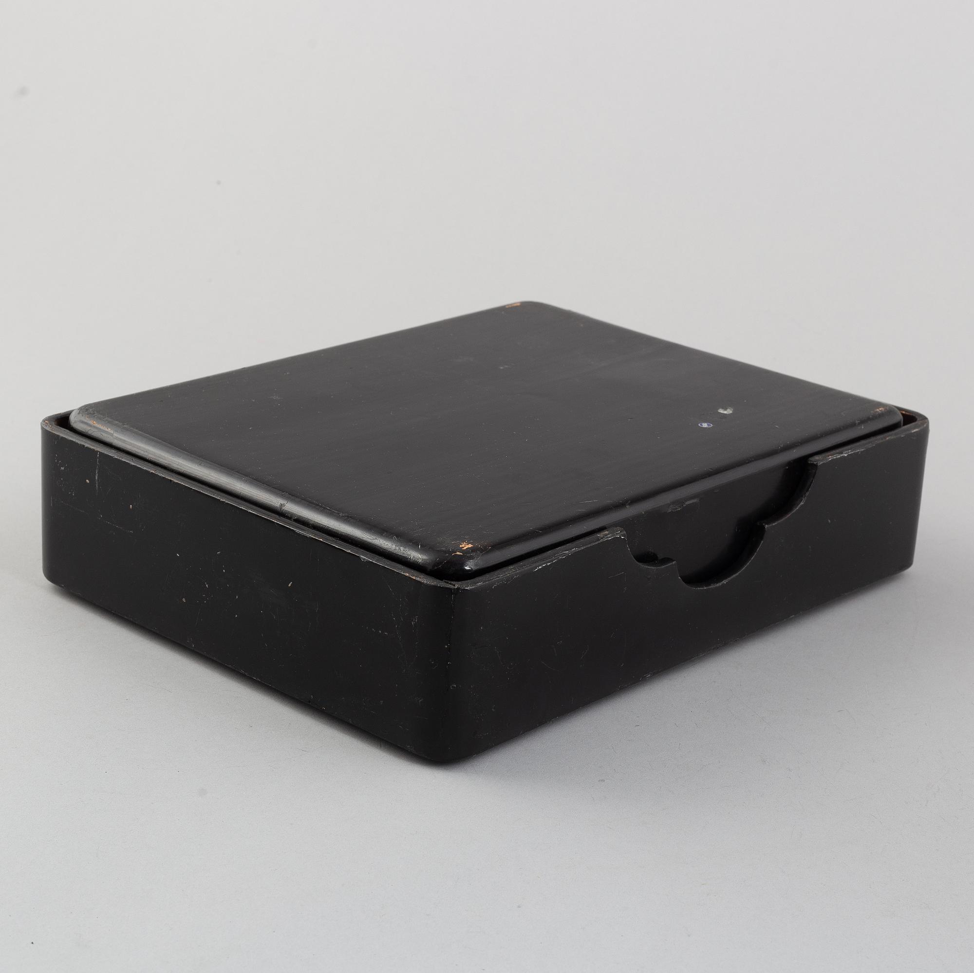 Two Japenese lacquer boxes, Meiji (1868-1912).