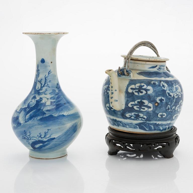 Two Chinese porcelain vases and a teapot, first half of the 20th century.