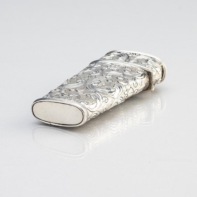 Necessär, silver, 1700-tal, saknar stämplar.