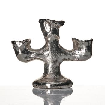 Dan Wolgers, "Källa (Trearmad ljusstake)".