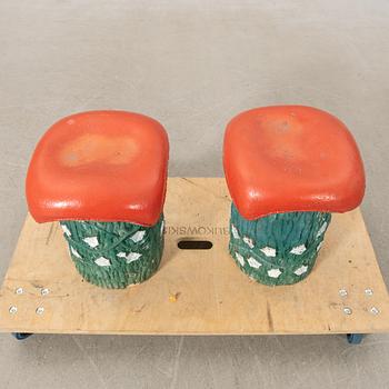 Trädgårdspallar ett par troligen Höganäs, tidigt 1900-tal.