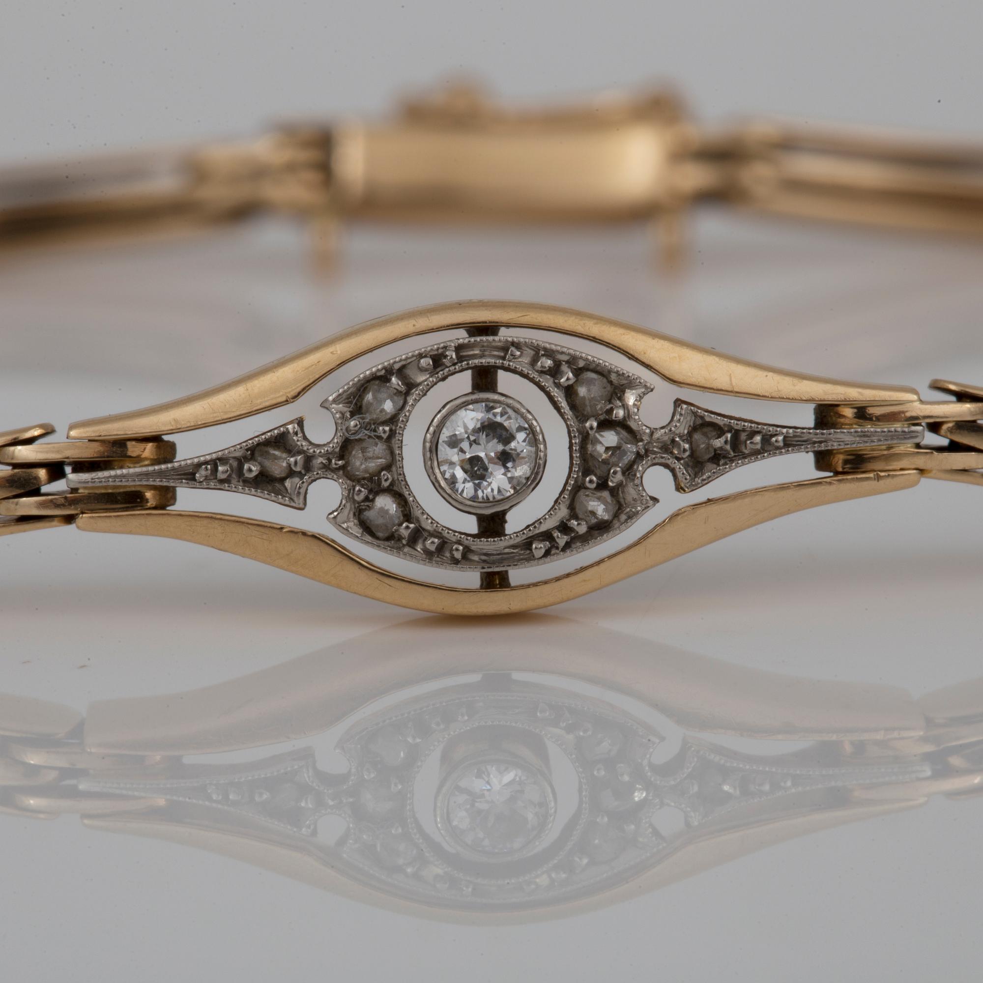 ARMBAND, med rosen och gammalslipade diamanter, totalt ca 0,10 ct, troligen omkring sekelskiftet 1900.