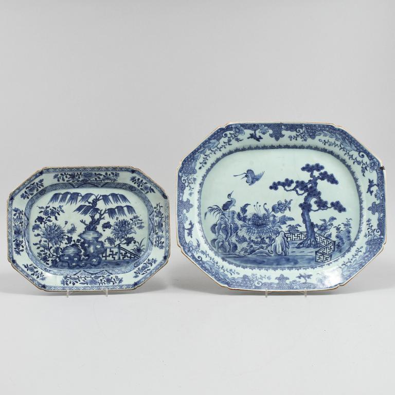 STEKFAT, 2 st, porslin, Kina, 1700-tal.