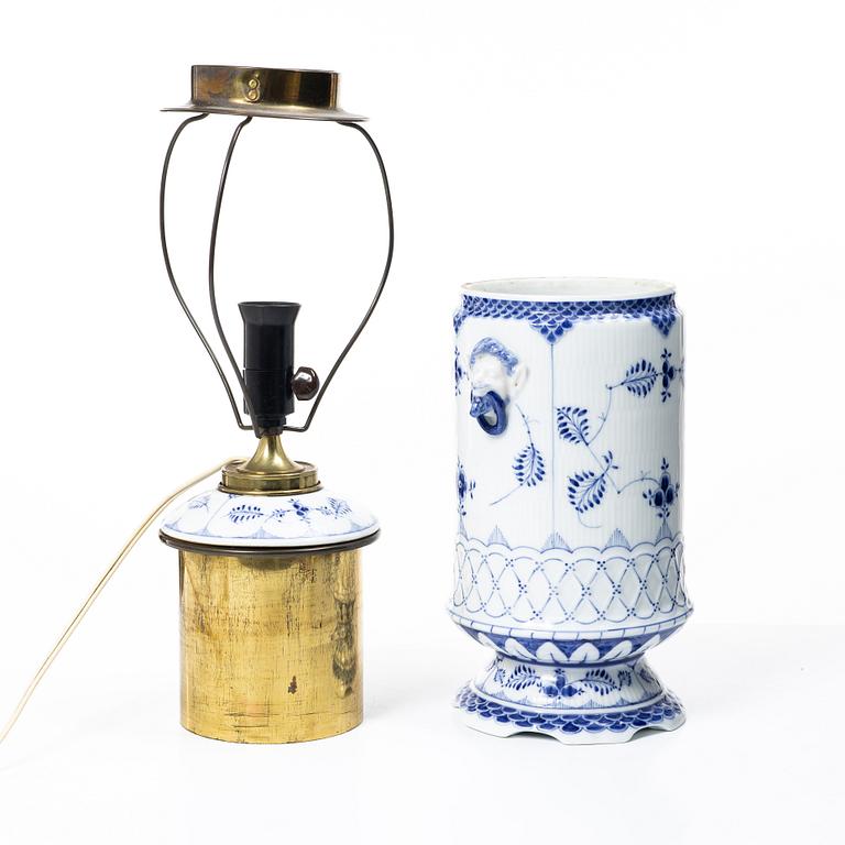 Royal Copenhagen, bordslampa, porslin, "Musselmalet", 1894-1900, Danmark.