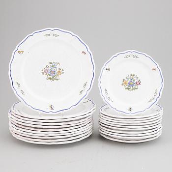 SERVISDELAR, 22 stycken, fajans. Märkta Achard a Moustiers. 1900-tal.