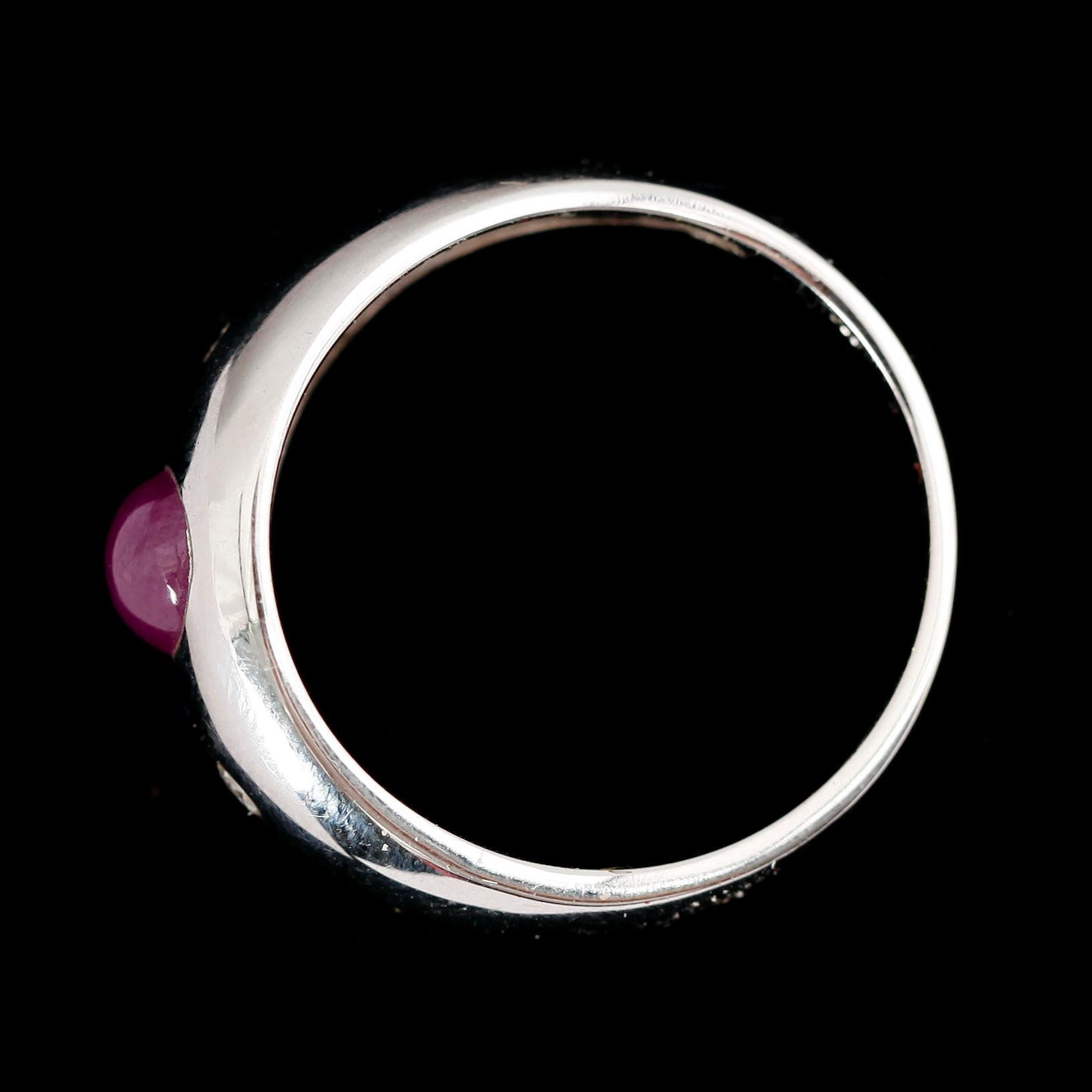 RING, 18 k vitguld, med rubin och briljantslipade briljanter 0.10 ct, AWC. Total vikt ca 6 g.