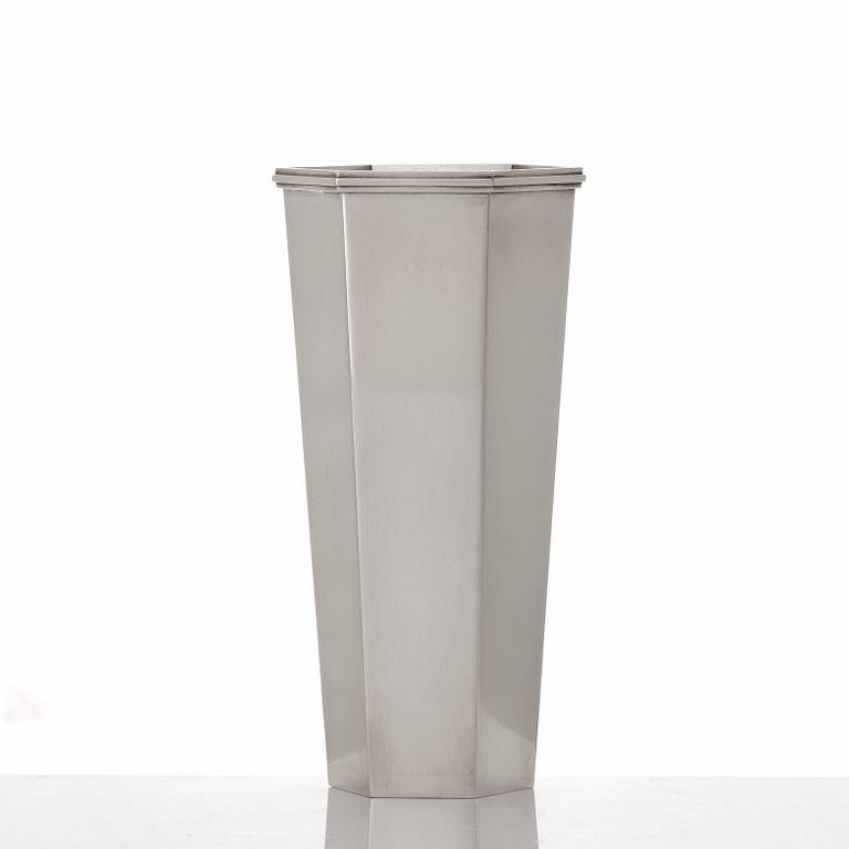 Wiwen Nilsson, a hexagonal sterling silver vase, Lund 1965.