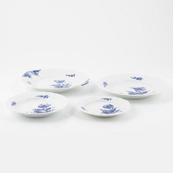 A 'Blå Blomster' 96-pieces porcelain, Royal Copenhagen.