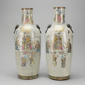 GOLVVASER, ett par, porslin, Kina, 1900-tal.