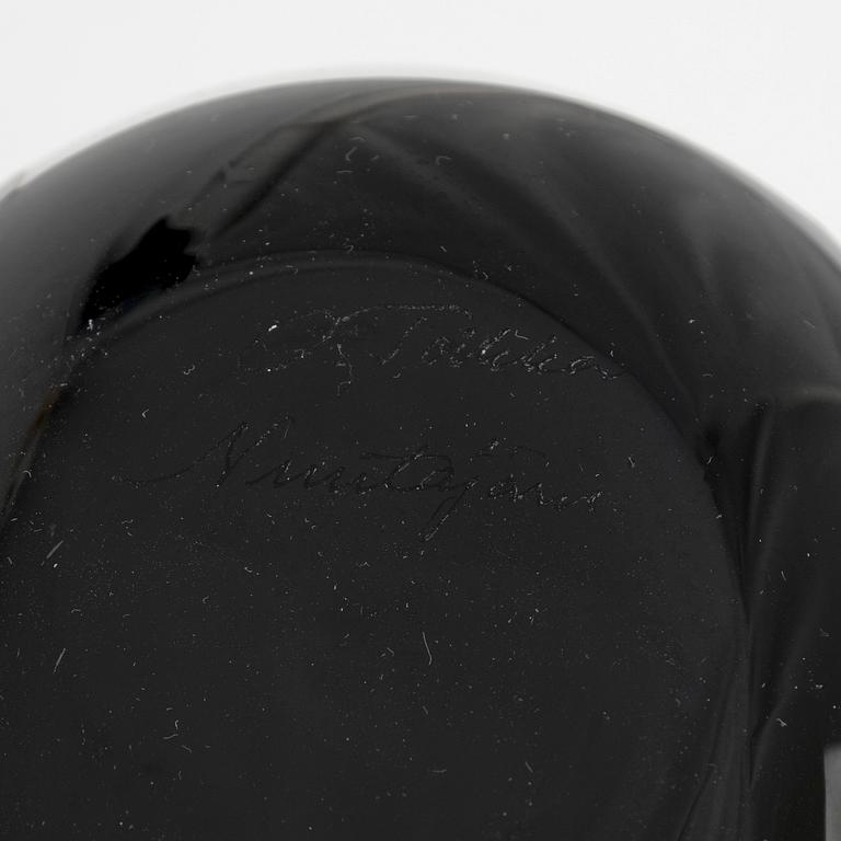Oiva Toikka, a glass bird, signed O. Toikka Nuutajärvi.