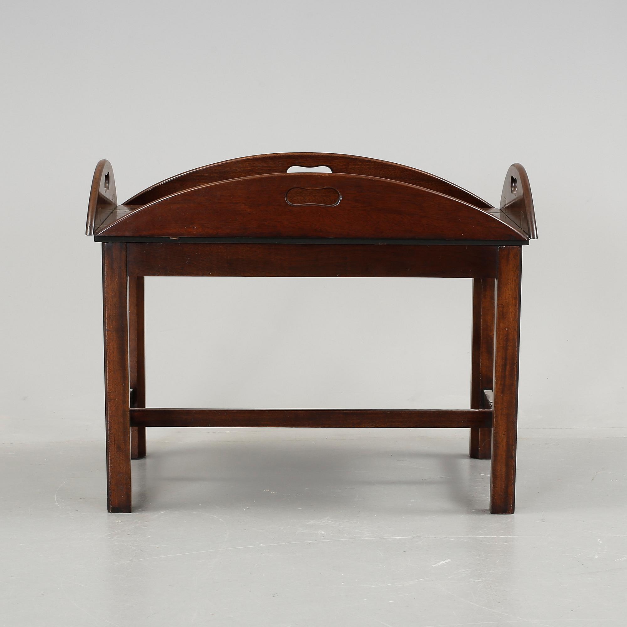BORD, sk Butlers Tray, England, 1900-talets andra hälft.