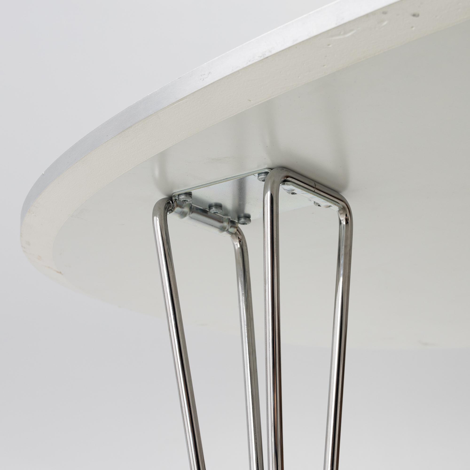 Bruno Mathsson & Piet Hein, matbord, "Superellips", Fritz Hansen, Danmark, 2007.