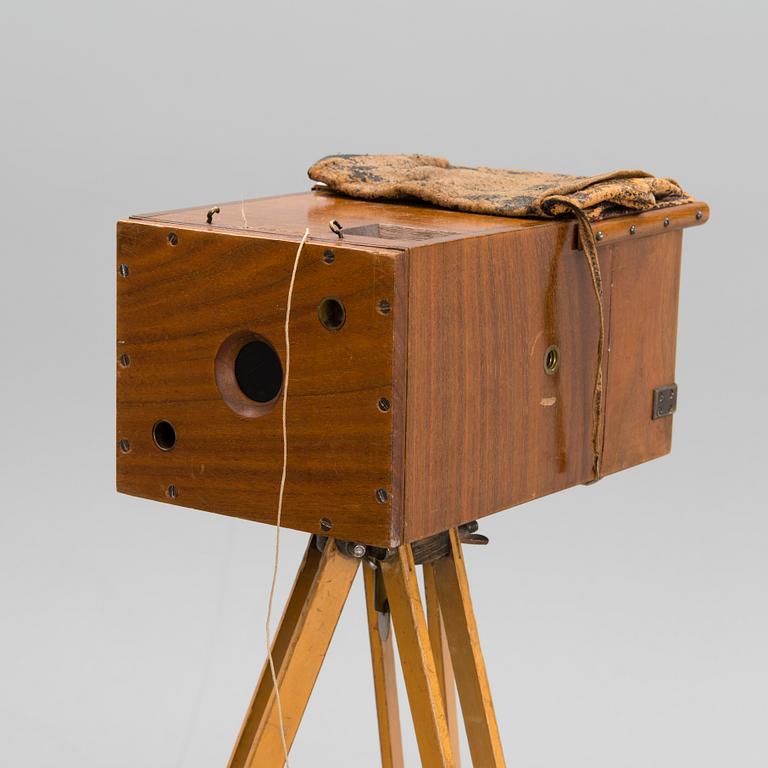 A camera with stand, circa 1900.