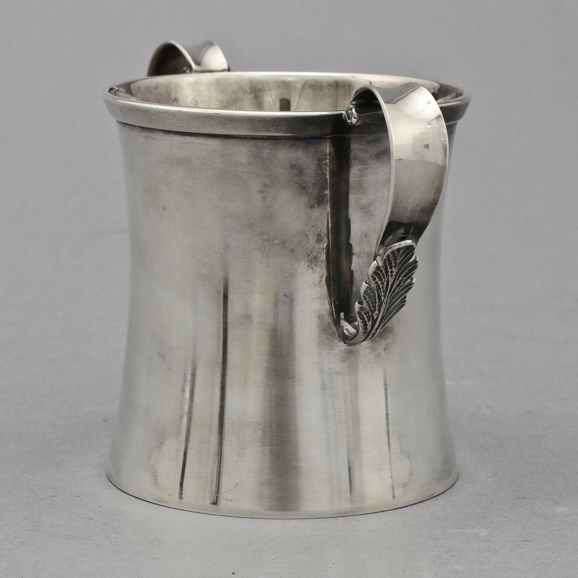 HÄNKELVAS, silver, Jacob Ängman, GAB, 1980. Vikt 194 g.