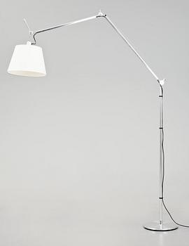 GOLVLAMPA, metall. Artemide, Tolomeo Bord, design: Michele De Lucchi, Giancarlo Fassina. H ca 390.