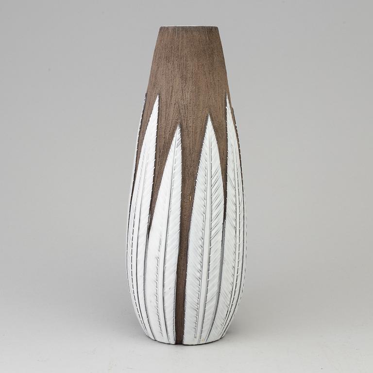 A stoneware vase "Paprika" by Anna-Lisa Thomson, Upsala Ekeby.