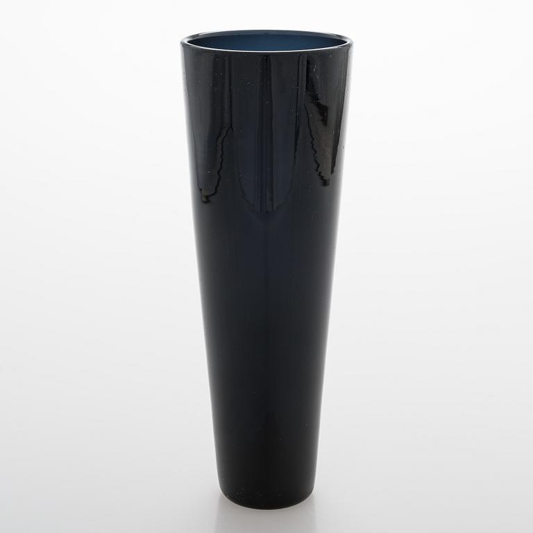 Kaj Franck, vase, model KF 237, Nuutajärvi. Late 1950s.