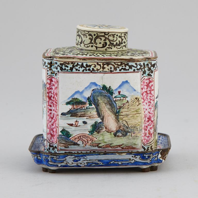 An enamelled caddy with cover and a dish, Qing dynasty, 18th century.