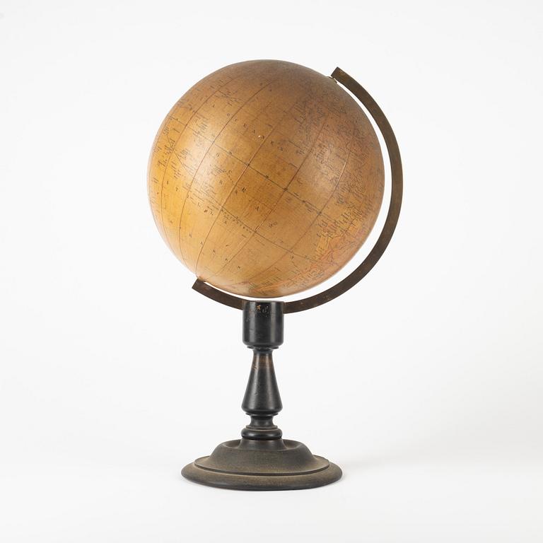 A globe, N. Selander, Fröléen & Comps förlag, Stockholm, circa 1900.