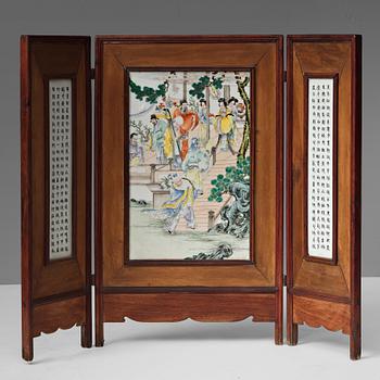 866. A Chinese three panel porcelain placque, Republic (1912-1949).