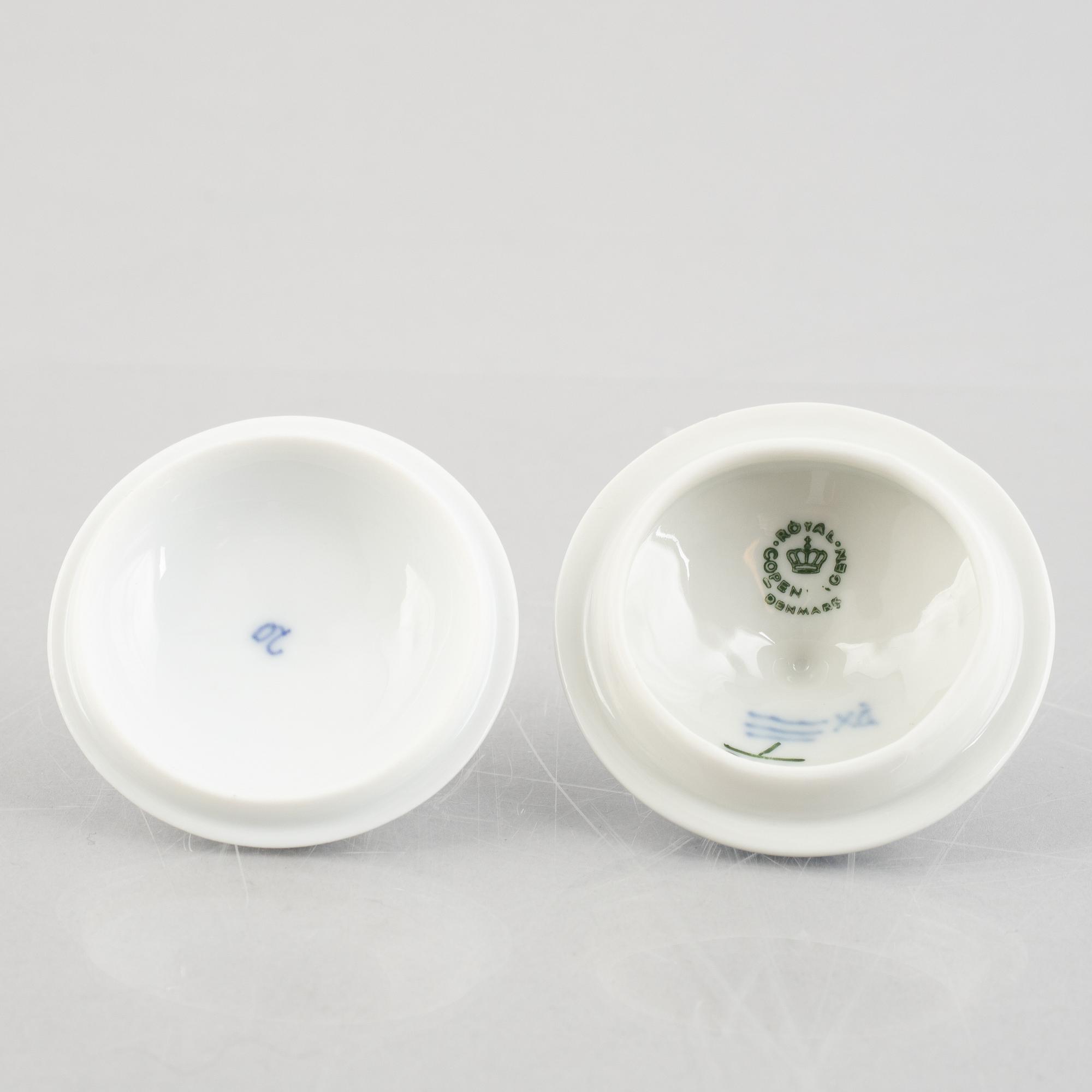 Two 'Blue Fluted' / 'Musselmalet rifflet' porcelain cream cups with covers, Royal Copenhagen, 19th century and 1964.