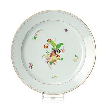 1027. A 'Chinese Export' famille rose serving dish, Qing dynasty, Qianlong (1736-95).