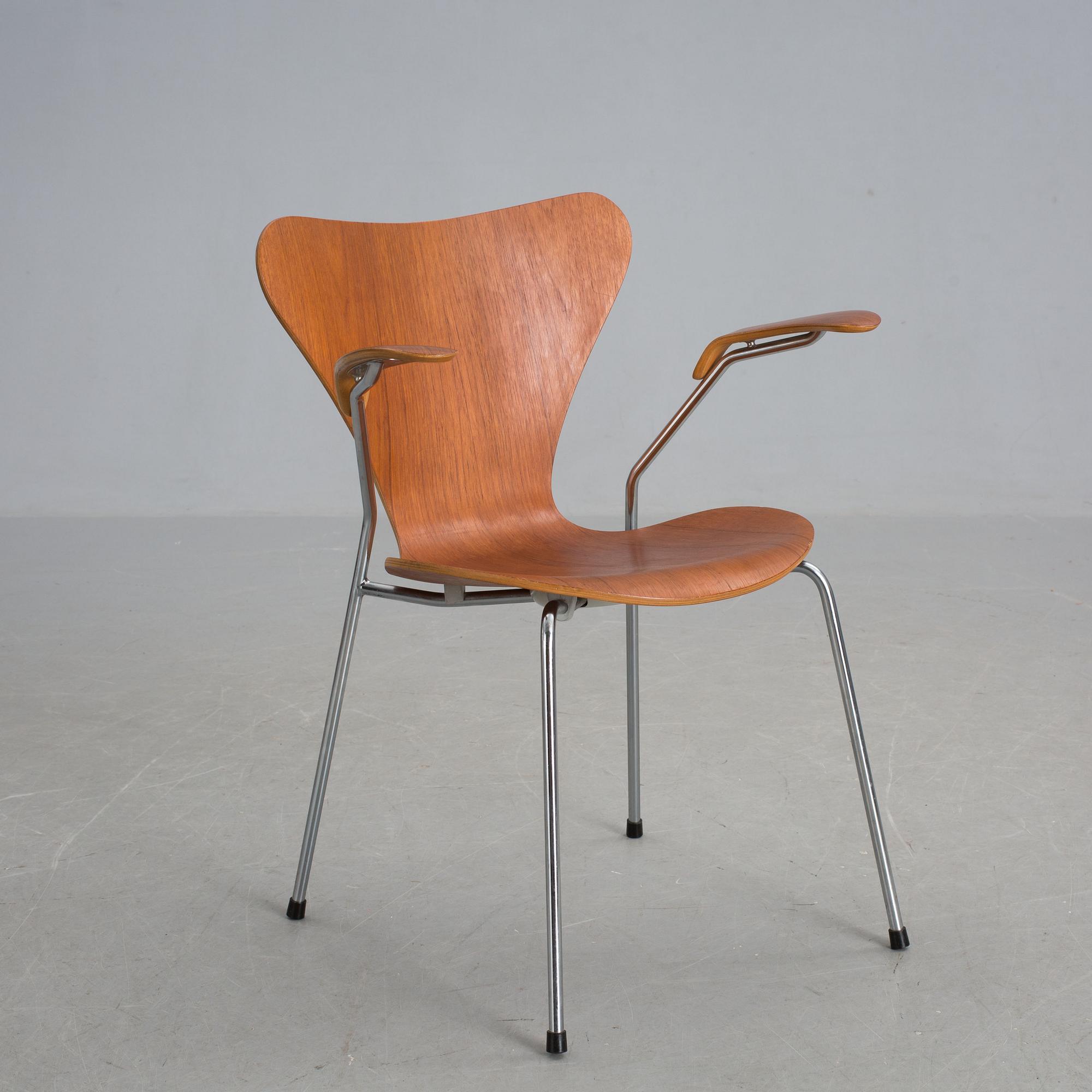 KARMSTOL, "Sjuan", Arne Jacobsen, Fritz Hansen. 1970.