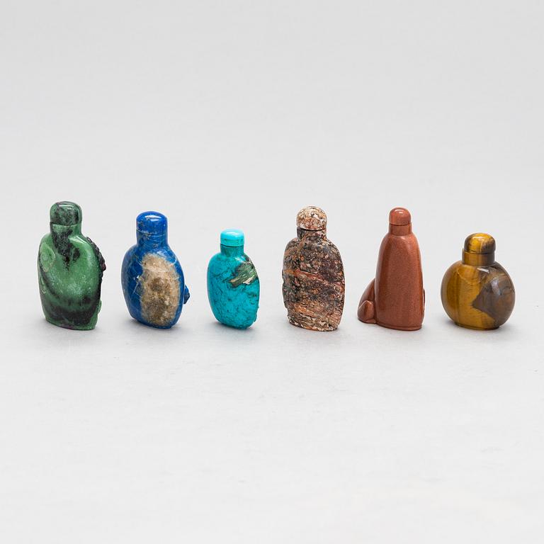 A set of 16 Chinese snuffbottles, 19th/20th Century.