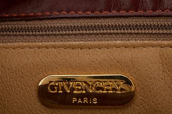 VÄSKA, Givenchy, Paris.