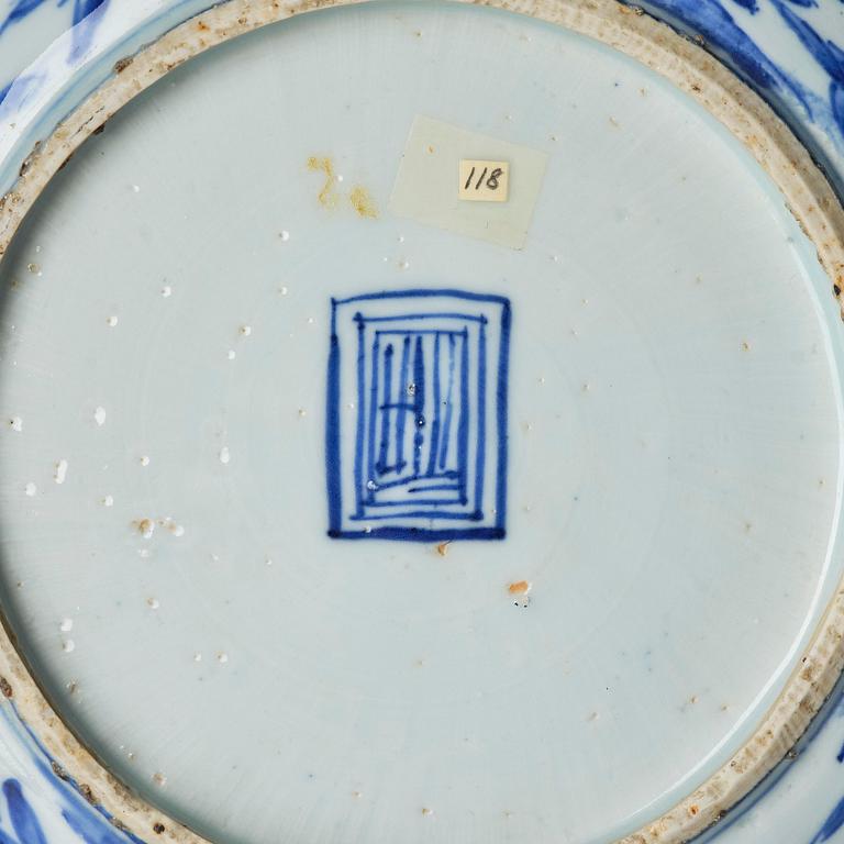 A set of 10 blue and white dishes, Tianqi/Chongzhen, 17th century.