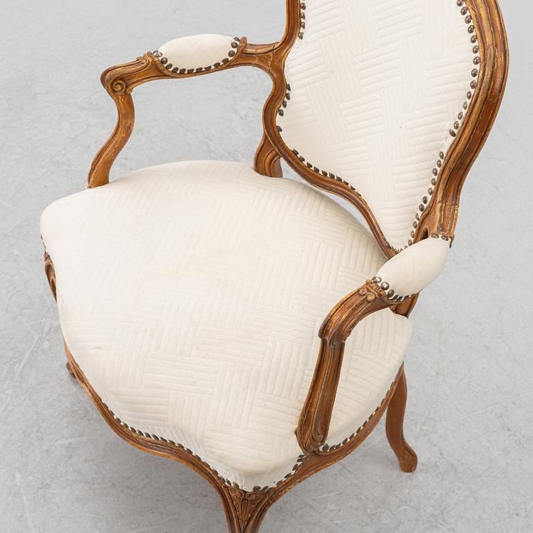 A French Louis XV oåpen back armchair, mid 18th century.