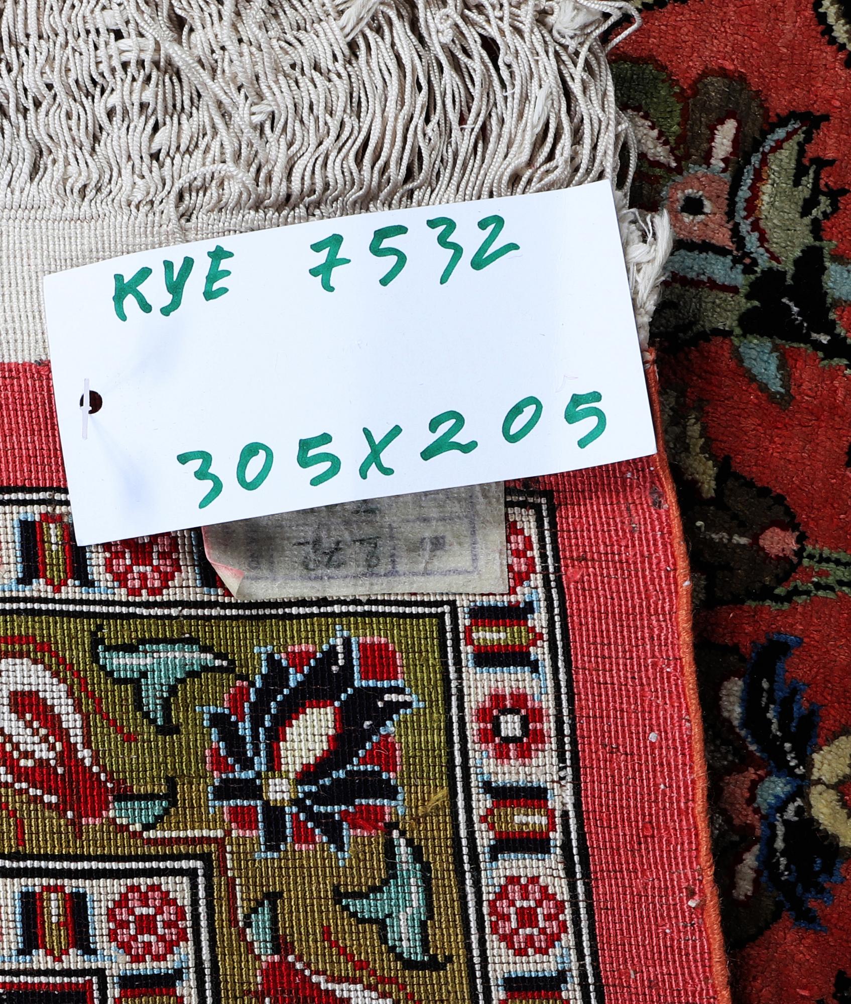 Matta, silkeghom, ca. 305 x 205 cm.