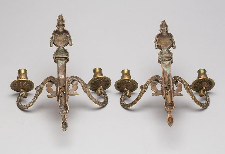 APPLIQUER, ett par. Louis XVI-stil. 1900-tal.