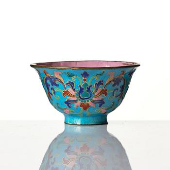 Bägare samt kopp med fat, emalj på koppar. Qingdynastin, 1700/1800-tal.