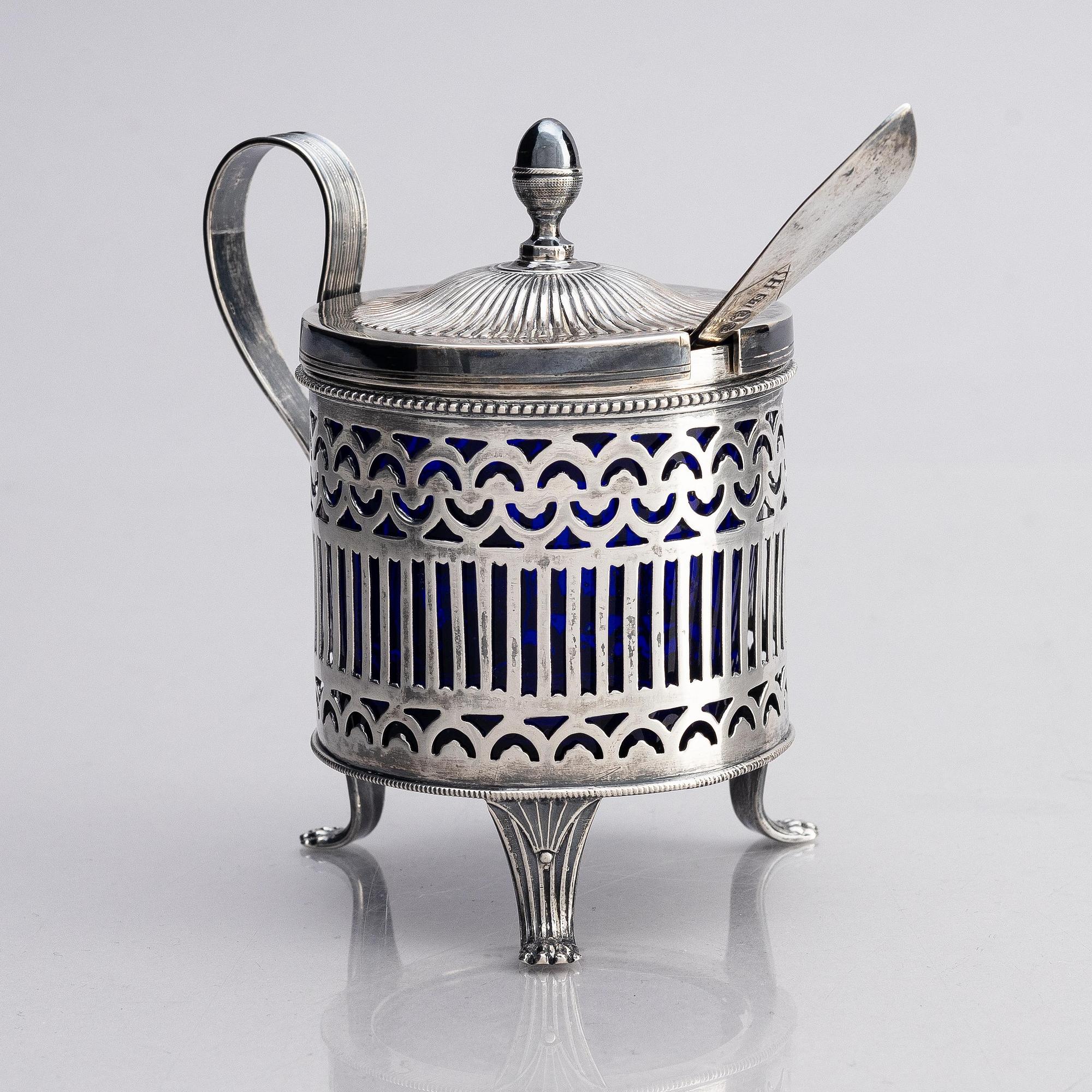 A Swedish 19th century silver mustard pot and spoon, mark of Adolf Zethelius, Stockholm 1815.